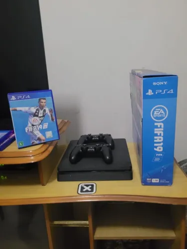 Ps4 slim 1tb com caixa e jogo original(2 controles)