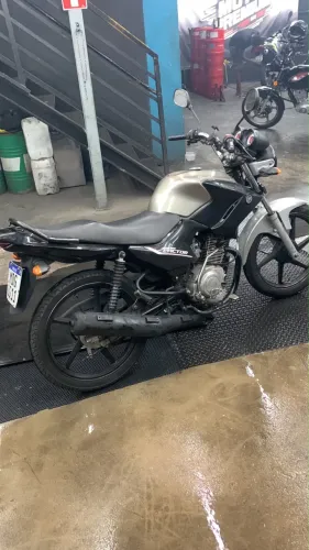 Vendo moto revisada com pneus novos