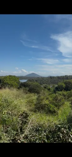 VENDO LOTE EM GUARAPARI de frente para lagoa !