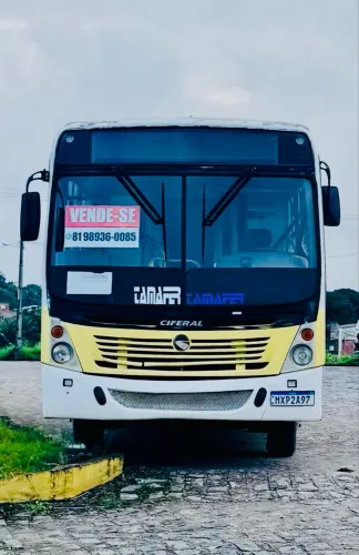 Ônibus Mercedes pronto pra trabalhar