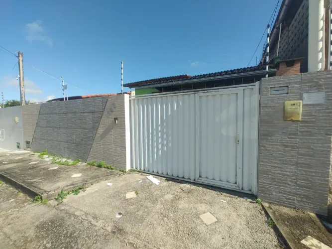 OPORTUNIDADE! CASA COM PISCINA E ENERGIA SOLAR EM EMAÚS, PARNAMIRIM