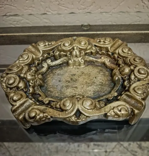 Cinzeiro de Bronze Maciço Antigo. 18 X 13cm