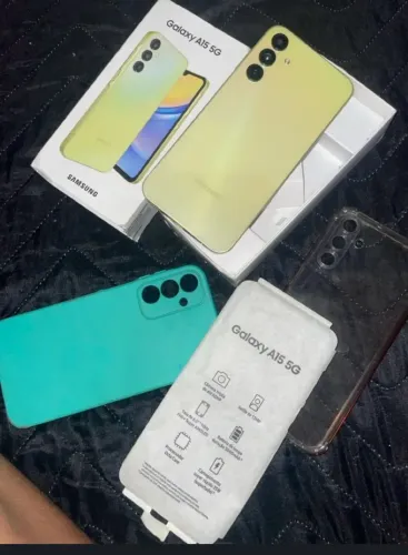 Vendo celular barato pra sair rápido em perfeito estado, obs: trincado pequeno na película