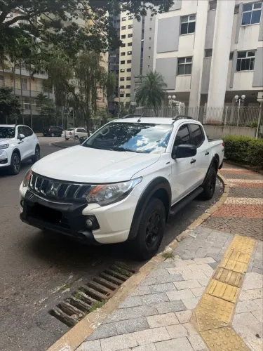 Mitsubishi L200 Tri. Outdo. GLS 2.4 CD 4X4 Die. AUT 2022