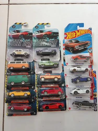 Carrinhos hot Wheels e Maisto