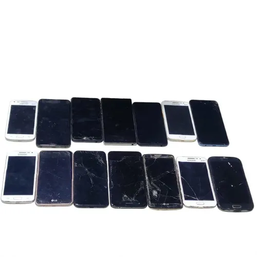Lixo eletrônico de aparelhos celular para conserto ou retirada de peças
