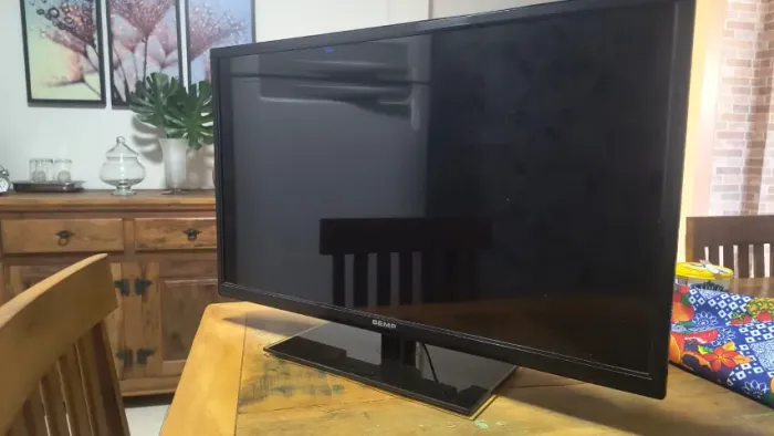 TV LED SEMP Toshiba 32" DL32771(A) - Bem Conservada + Suporte fixo