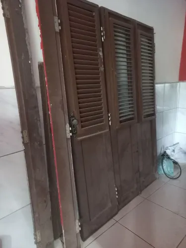 Vendo portas de três folhas pordaco compreta