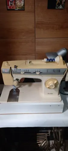 Máquina de Costura Singer Facilita - raridade, pouco usada.