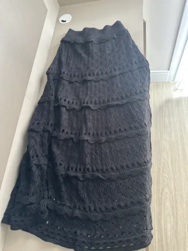 Saia em fio Preta, tam único, veste um M , maravilhosa