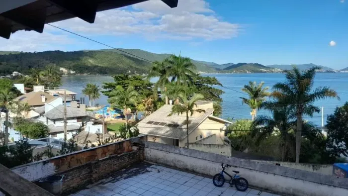 CASA RESIDENCIAL / COMERCIAL em Florianópolis - Santa Catarina, Sambaqui