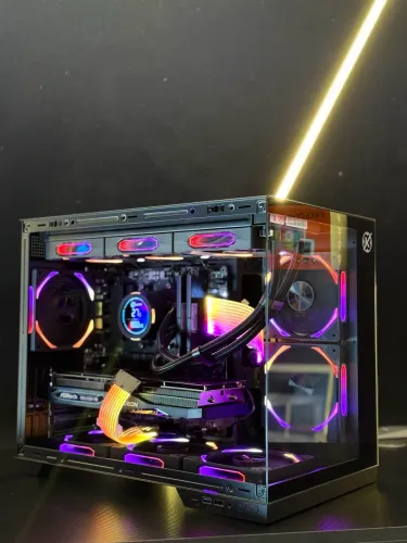 PC GAMER CUSTOM Ryzen 7 5700X + B550 + 16GB