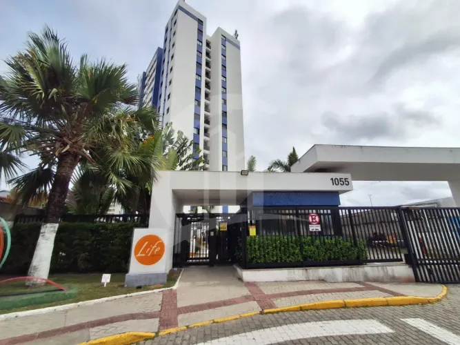 Apartamento amplo na Farolândia, ao lado da UNIT, com lazer completo para toda a família