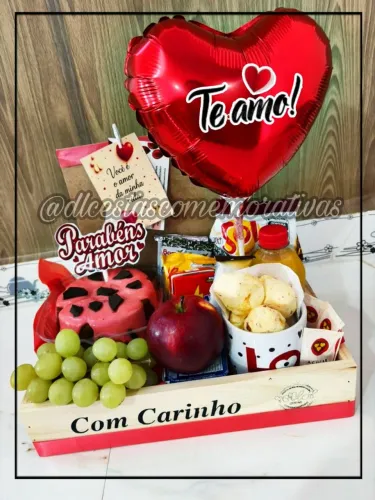 Cestas de café da manhã com bolinho - presente