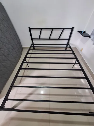 Cama de casal de ferro