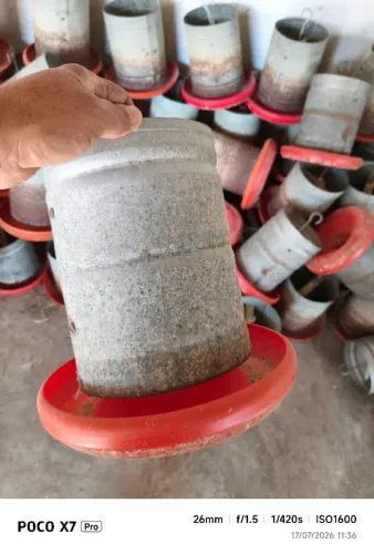 Comedouro tubular para frangos, galinhas e codornas