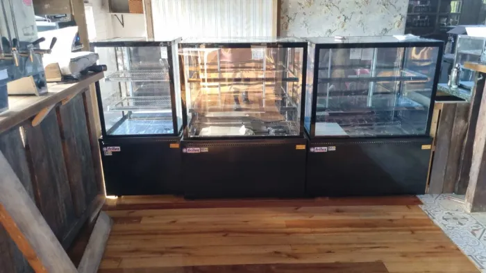 Ac vitrines refrigeradas quente e neutra 3 de 1mt cada