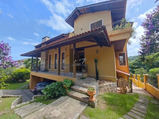 Casa na Mata, no centrinho da Lagoa, 4 dormitórios