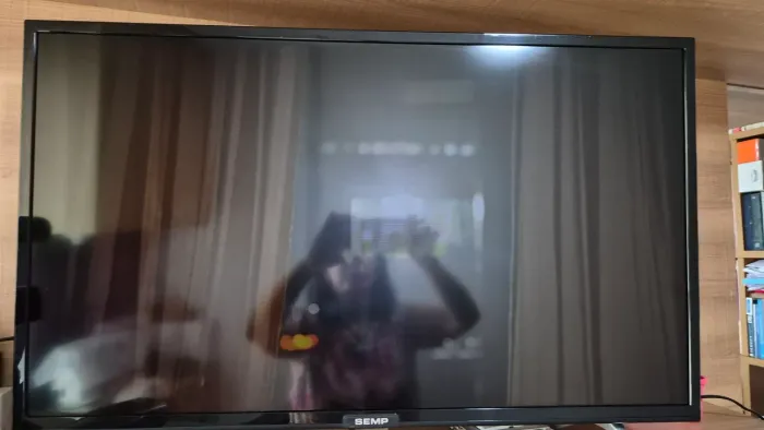 Vendo tv 32 com tela escura