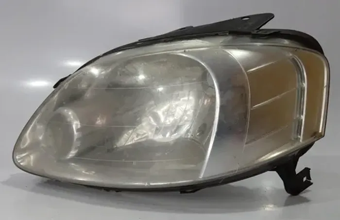 Farol Esquerdo Fox 2003 - 2009 / Detalhe Esquerdo