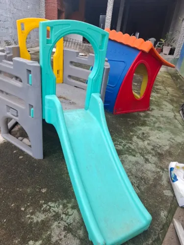 Brinquedos Pets, com escorregado e casinha