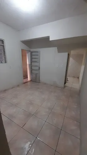 Casa térrea com 4 cômodos