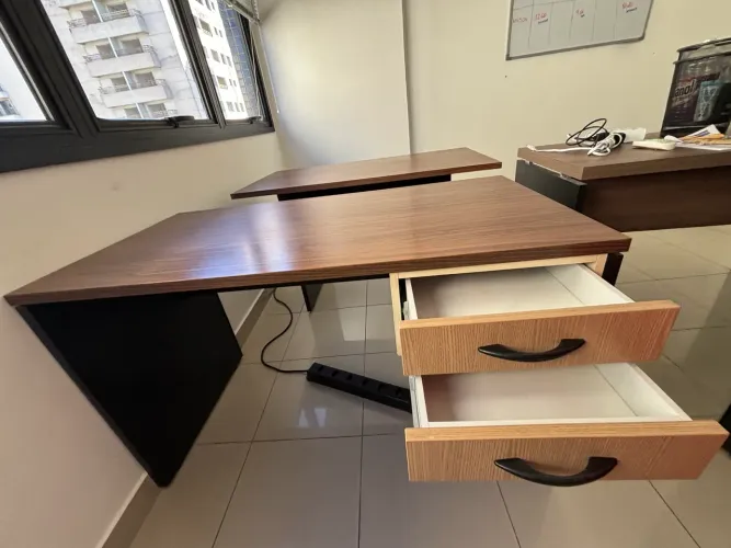 Mesa escritório 1,20 com gavetas!