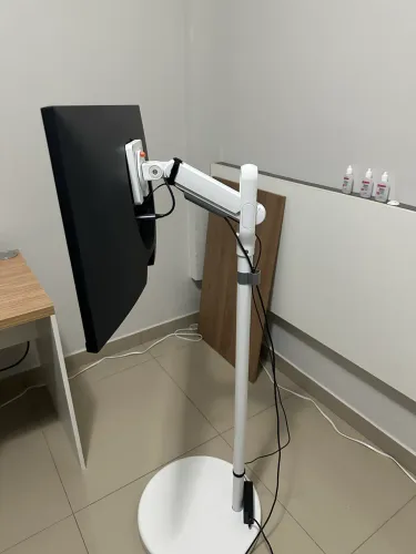 SmartUp - Suporte móvel de chão para monitores de até 35" - Branco - Octoo 