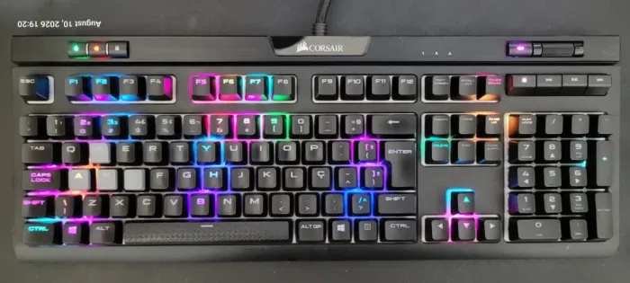 Teclado Mecânico Corsair Strafe Cherry MX Silent
