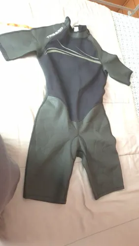 Kit Roupa de surf neoprene e bermuda neoprene tamanho p.