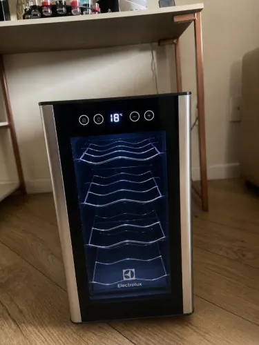 Adega Electrolux 8 garrafas