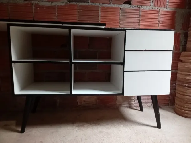Vende-se rak escrivaninha novo valor 90 reais interessado só chamar