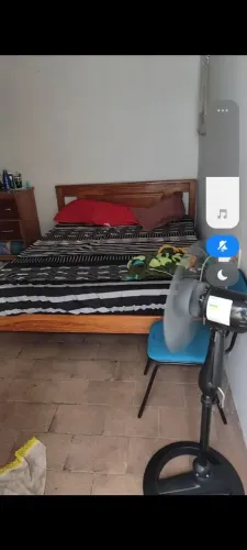 Vende se está cama de madeira
