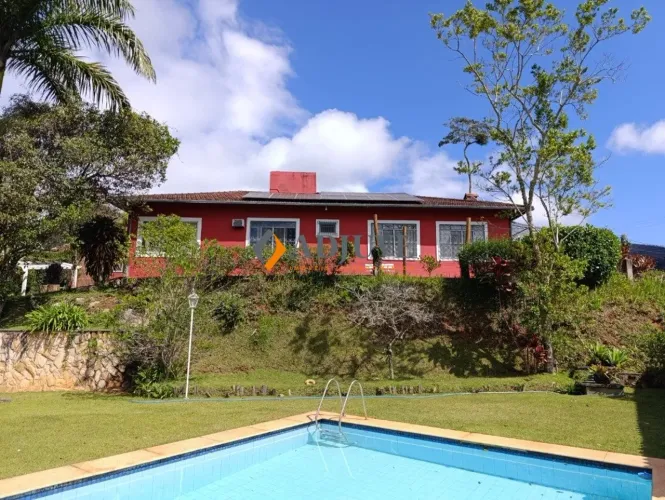 Casa com vista incrível para montanhas e lindo jardim!