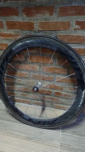 Roda ZIP carbono dianteira 