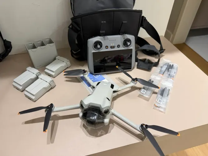 Drone DJI Mini 4 Pro Combo Fly More