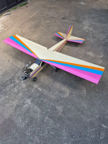 Aeromodelo treinador completo + starter com bateria + galão combustível com 80%