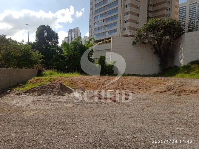 EXCELENTE TERRENO DE ESQUINA EM AVENIDA ,ÓTIMA LOCALIZAÇÃO