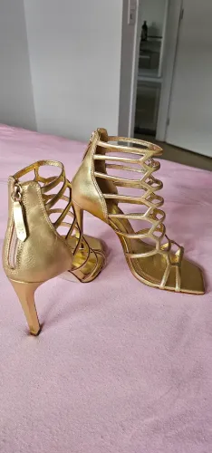 Sandália Schutz feminina 