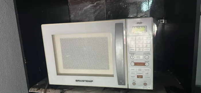 Microondas Brastemp 18 litros super conservado