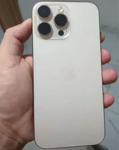 Vendo iPhone 16 pro max 256 g , com 89% de bateria, acompanha carregador