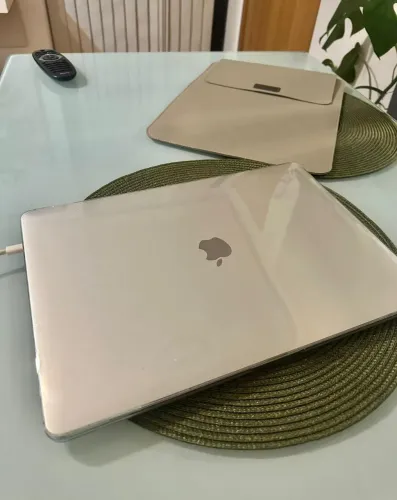 macbook pro 15inch 2016 i7 com touchbar (16GB RAM)