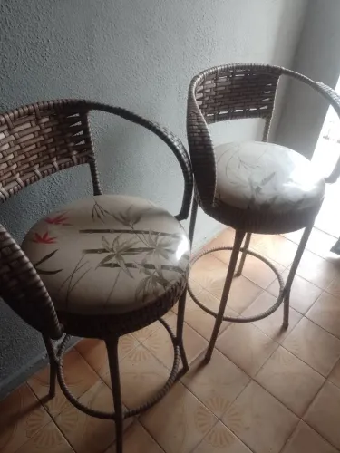 VENDO 2 CADEIRAS LINDAS E NOVA
