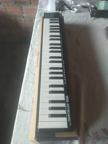Teclado controlador midi Vedo 49