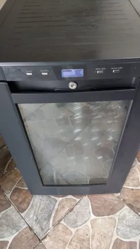 Vendo frigobar semi novo