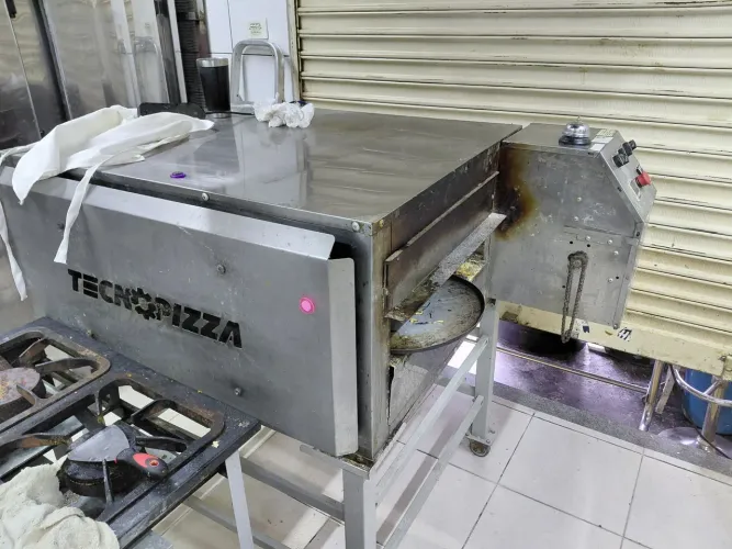 Forno tecno pizza usado precisa de manutenção