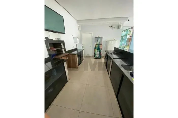 Imóvel para venda tem 800 metros quadrados com 4 quartos