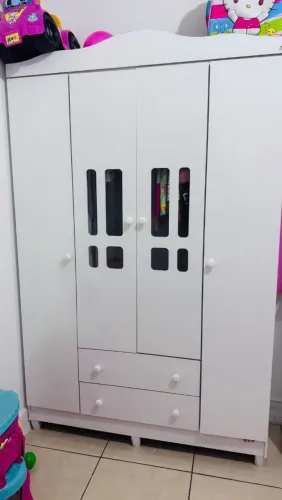 Guarda roupa infantil branco em perfeito estado 