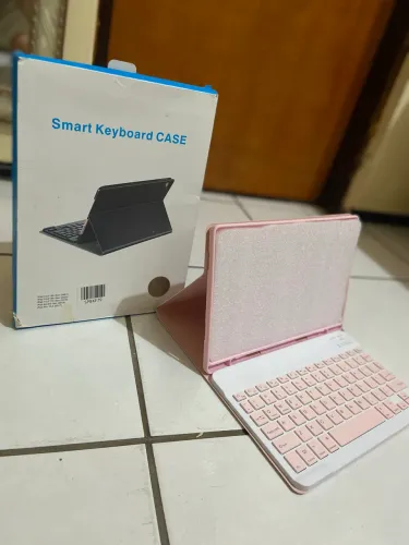 Capa magnética com teclado para tablet A7 10.4