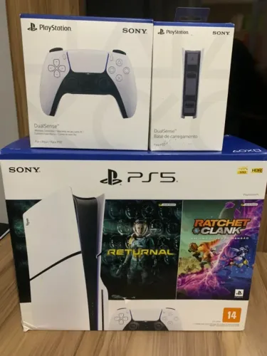 PS5 Slim Mídia Física 1TB + 2 Controles + Base de Carregamento + 2 Jogos
